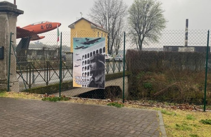 Blitz di Casa Pound: poster di Balbo in aeroporto
