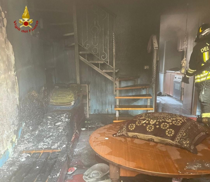 Borgo Vercelli: alloggio in fiamme