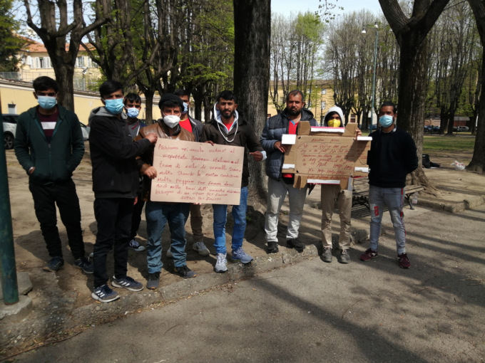 Profughi all’addiaccio: “Aiutateci, siamo stanchi e abbiamo bisogno di un riparo”