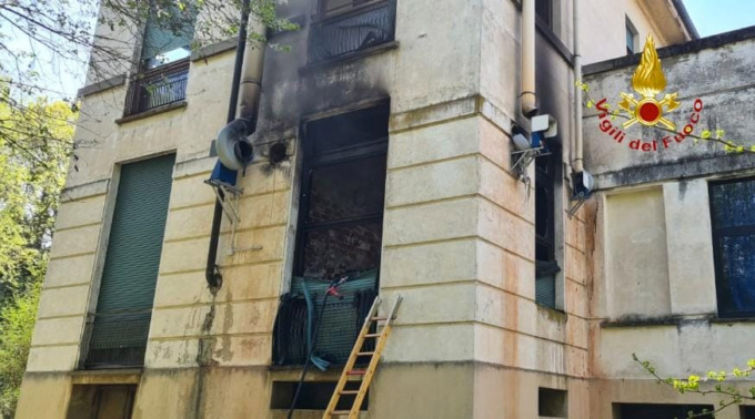 Incendio nell’edificio dell’ex OPN
