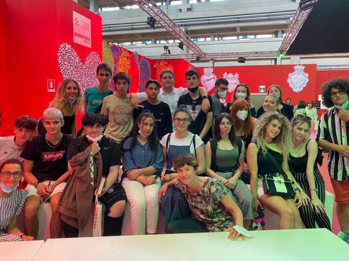 Studenti crescentinesi del Calamandrei al Salone del Libro per “Adotta uno scrittore”