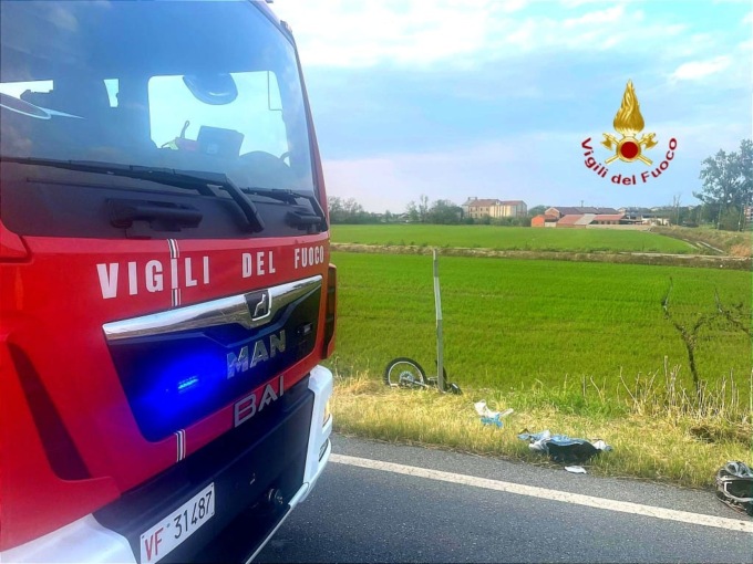 Ragazzo in motorino urtato da un’auto finisce in ospedale in codice rosso