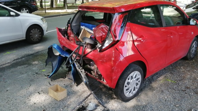Schianto in corso De Gasperi gravi danni alle due auto coinvolte