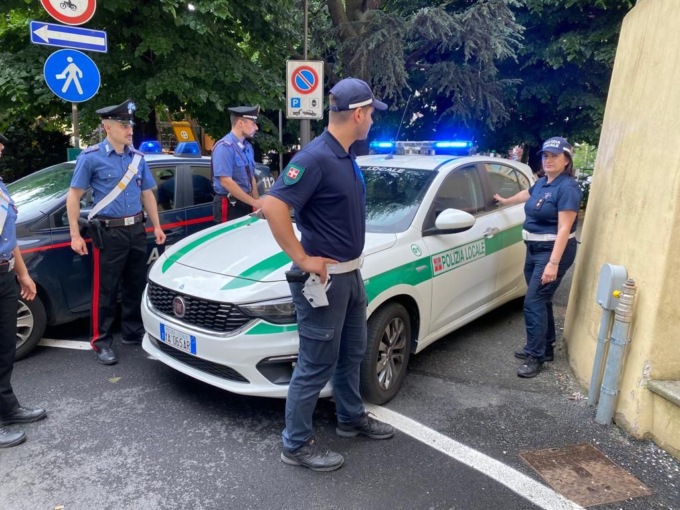 Troppe multe: si vendica danneggiando un’auto dei Vigili