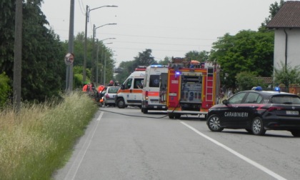 Scontro mortale fra due auto a Santhià, altre due persone portate in ospedale.