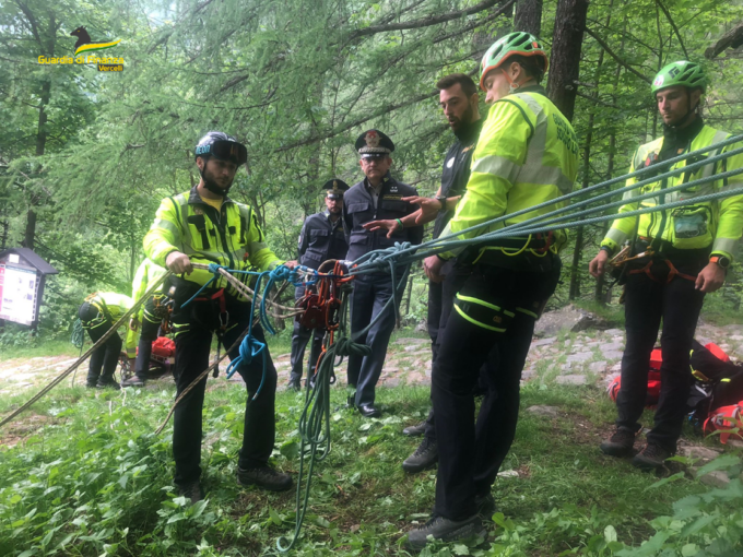 GDF Vercelli: il comandante regionale Piemonte-Valle d’Aosta in visita alla stazione del soccorso alpino di Alagna