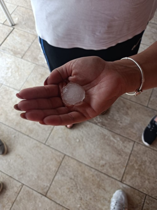 A Borgo Vercelli chicchi di grandine grossi come albicocche