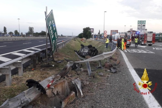 Schianto vicino all’area di servizio Sesia Ovest: due donne ferite