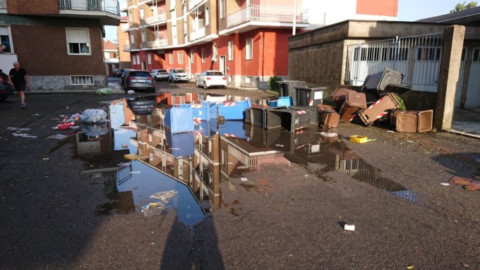 Trino devastata dal temporale: grandine e tetti caduti