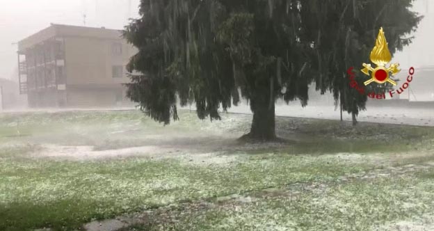 Il video della violenta grandinata a Varallo Sesia