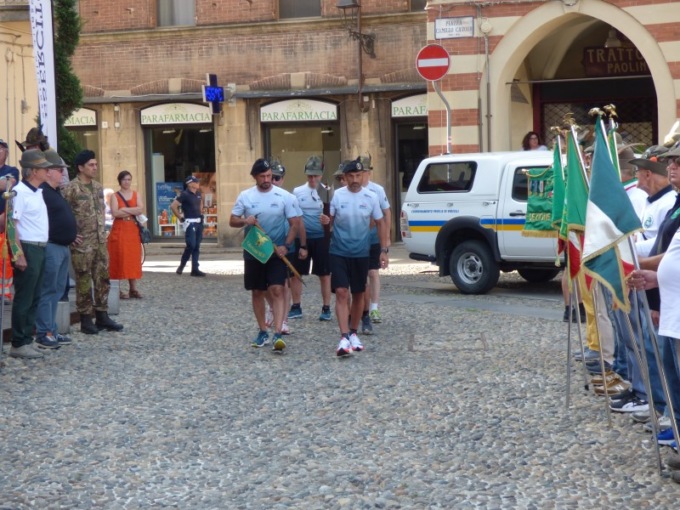 Vercelli orgoglio alpino: partita la decima tappa della staffetta