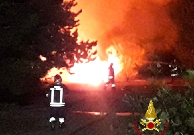 Incendio alla “gabbia” di Vercelli nella notte