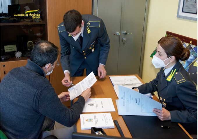La Guardia di Finanza di Vercelli stana 52 furbetti del reddito di cittadinanza
