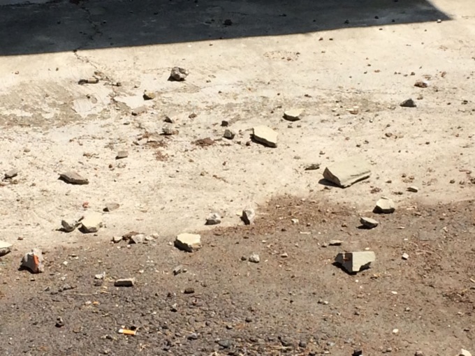 Case popolari Largo Chatillon: una pericolosa caduta di calcinacci