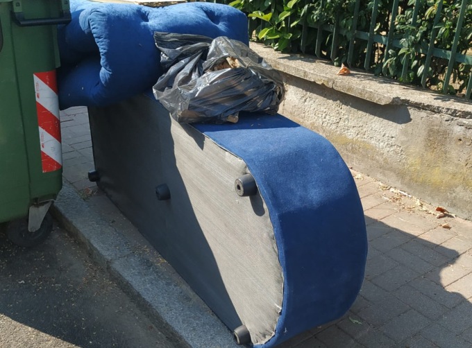 Città sporca: i “porcelloni” non vanno mai in vacanza