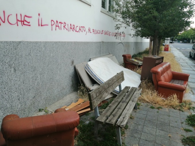 Salotto e camera da letto in via Felice Monaco