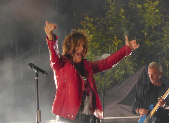 Gianna Nannini: una notte rock sotto la pioggia