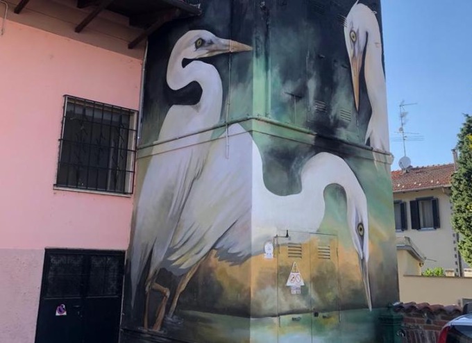 Street art: a Rive decorata una cabina Enel
