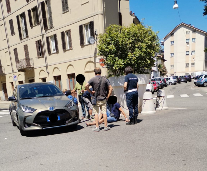 Auto contro monopattino in piazza Cugnolio