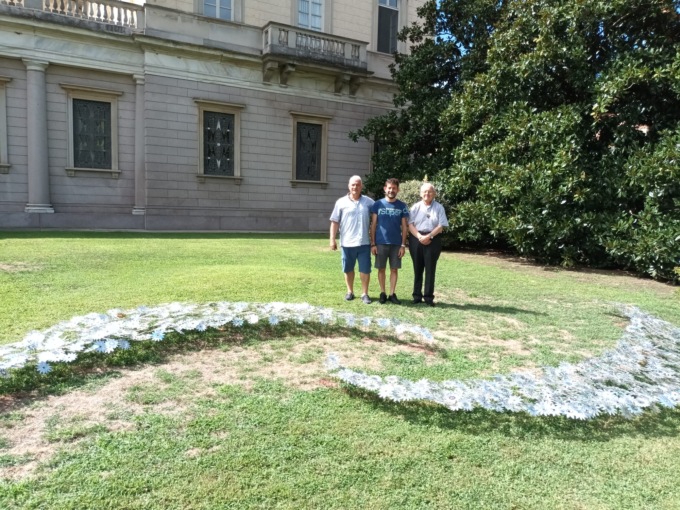 “Fraternity”: nuova installazione artistica per la Pace davanti al Seminario di Vercelli ad opera di Massimiliano Fabris