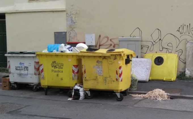 Rifiuti in città: è sempre emergenza