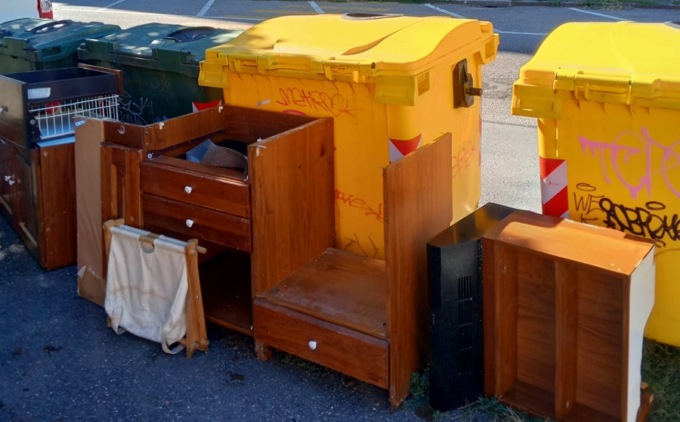 Discariche in città e cimitero in pessimo stato