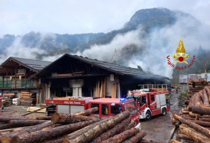 Solidarietà di Uncem alla segheria di Campertogno divorata da un incendio