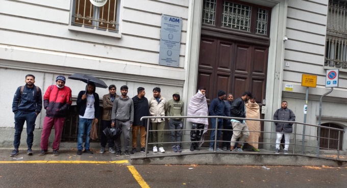 I ragazzi di Piazza Mazzini cercano solo una vita dignitosa e sicura