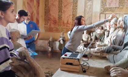 Laureanda dell'Upo di Vercelli studia statue e dipinti di Crea