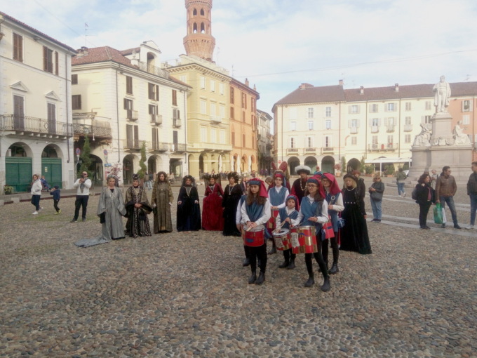 Successo per la sfilata storica del gruppo di Motta de’ Conti