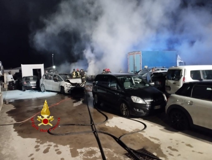 Vetture incendiate nella notte a Bianzè