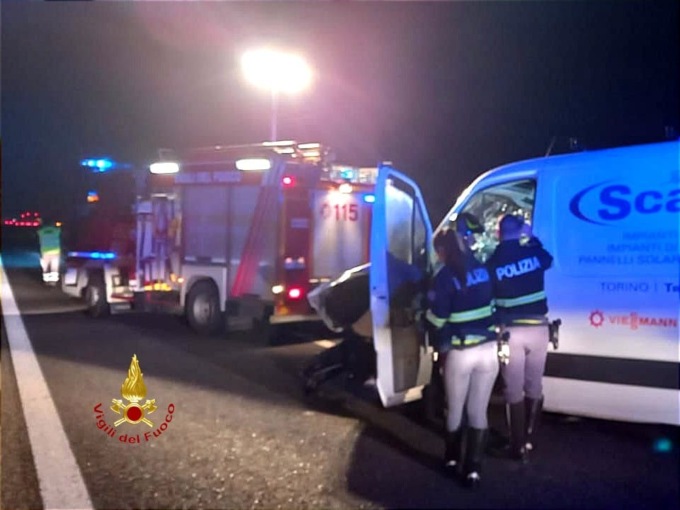 Incidente sulla A4: scontro furgone camion