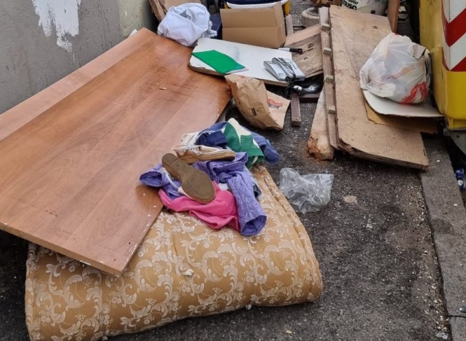 Vercelli delle discariche: ancora rifiuti in via Attone