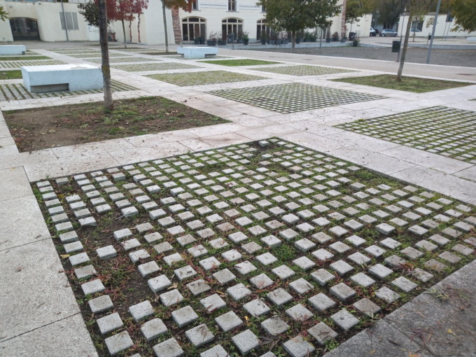 Piazza Antico Ospedale: tra graffiti, magagne e skate nel colonnato