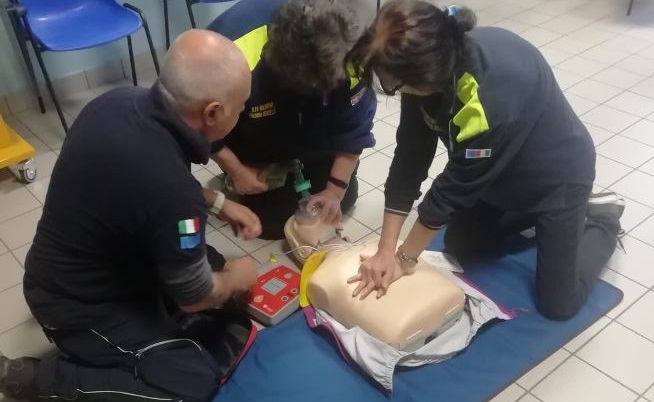 Manovre salvavita e defibrillatori: corsi per i volontari in collaborazione con l’Università