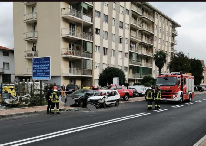 Prende in pieno l’auto parcheggiata: 58enne ricoverato in ospedale