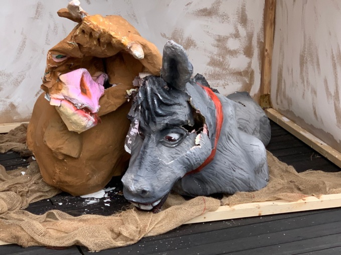 Vandali distruggono il presepe di piazza Cavour