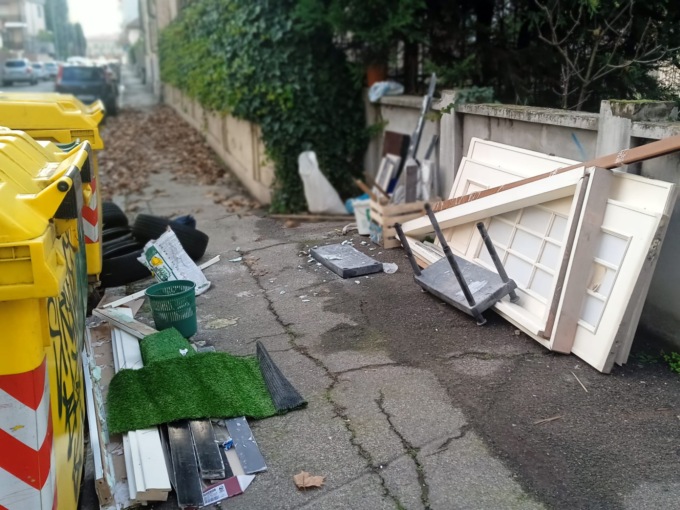 Ancora discariche: la situazione fra Viale Rimembranza e Via Asmara