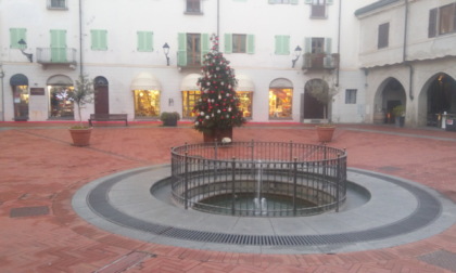 Domani si accende l'albero di Natale di Marazzato in piazza dei pesci.