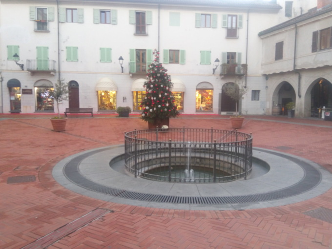 Domani si accende l’albero di Natale di Marazzato in piazza dei pesci.