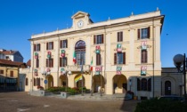 Il Municipio di Santhià si trasforma in calendario dell'Avvento