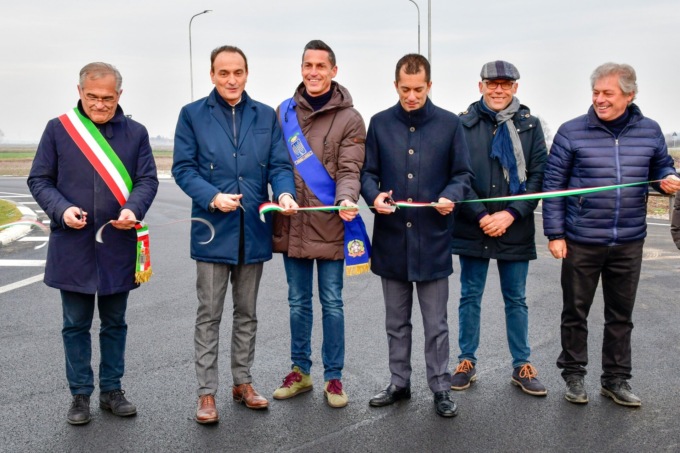 Taglio del nastro per la nuova rotatoria di Borgo d’Ale