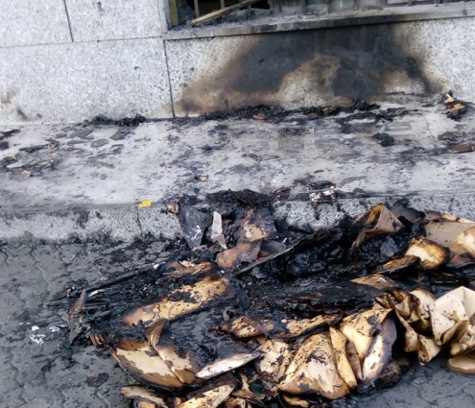 Vandali davanti alla sede Avis di Santhià
