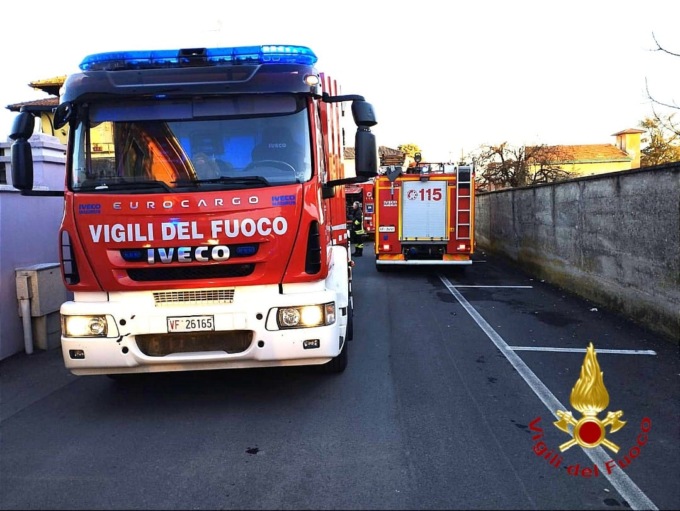 A fuoco una casa a Borgo d’Ale: intervento dei vigili del fuoco