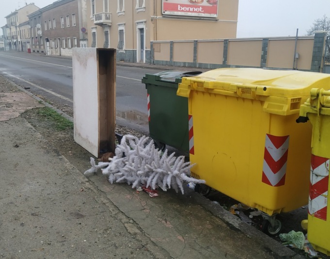 A Vercelli debutta la “discarica natalizia”