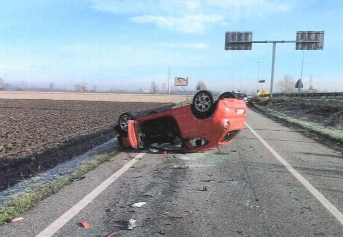 Incidente a Desana nella notte: macchina ribaltata