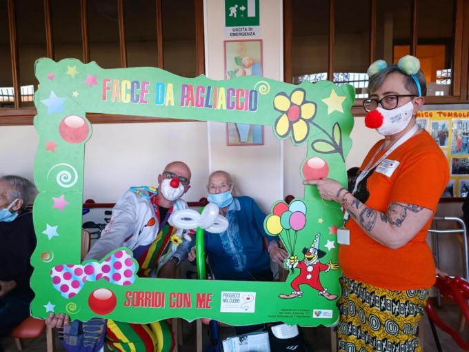 Allegria alla Rsa di Albano con la visita dei clown