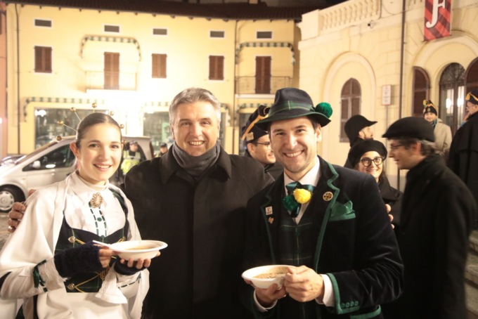 Taglio del nastro per il Carnevale storico di Santhià