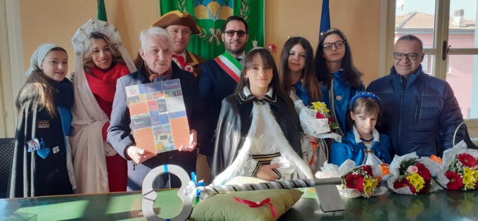 Sole, coriandoli e allegria a Rive