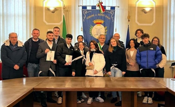 Consegnata la Costituzione ai coscritti 2004 di Borgo d’Ale
